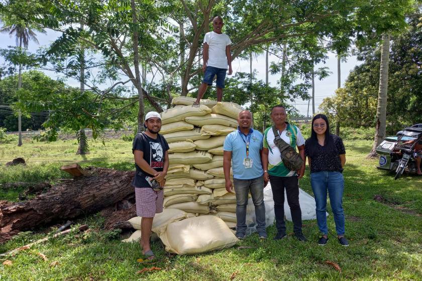 813 bags ng Organic Fertilizer tinanggap ng mga mag-gugulay sa Oriental Mindoro