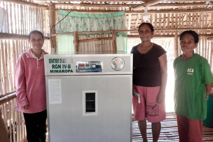 SAAD MIMAROPA, nagkaloob ng 880-egg capacity incubator sa samahan sa Palawan